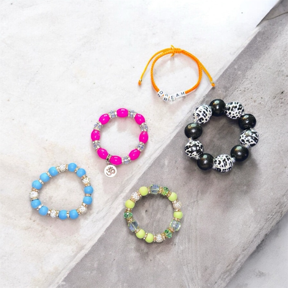 5 various Bracelets